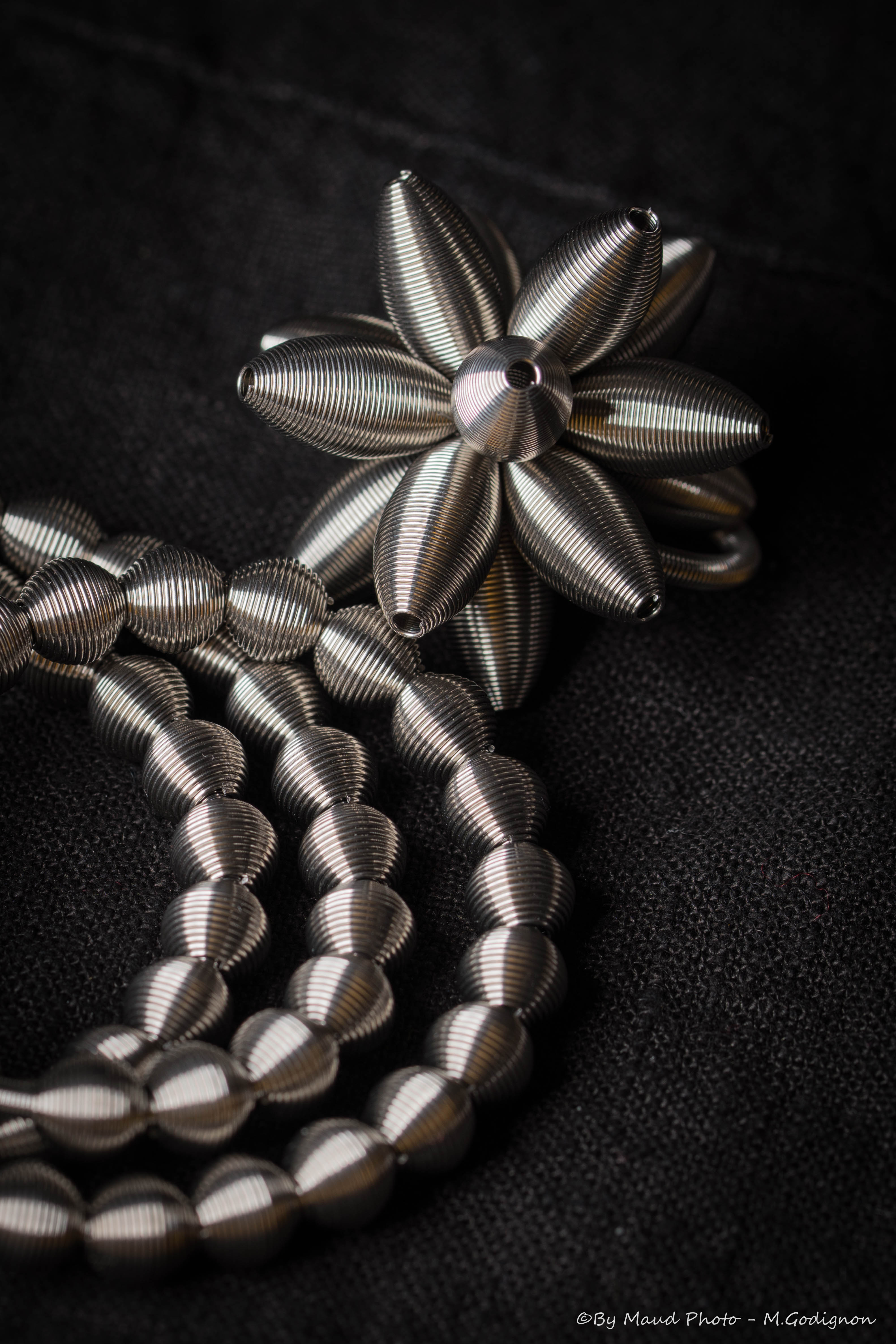 Bracelet Dot La Mollla composé de 3 bracelets indépendants et Bague Lotus La Mollla qui existe en taille medium ou large